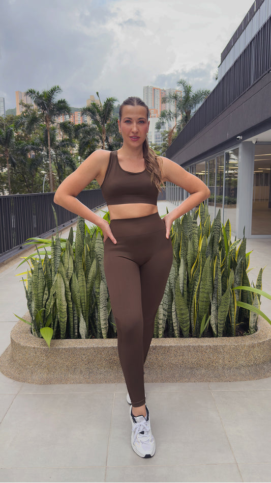 BJX FIT WEAR Set deportivo con tirantes cafe